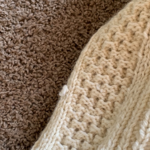 Handmade wool sweater. - Picture 7 of 8